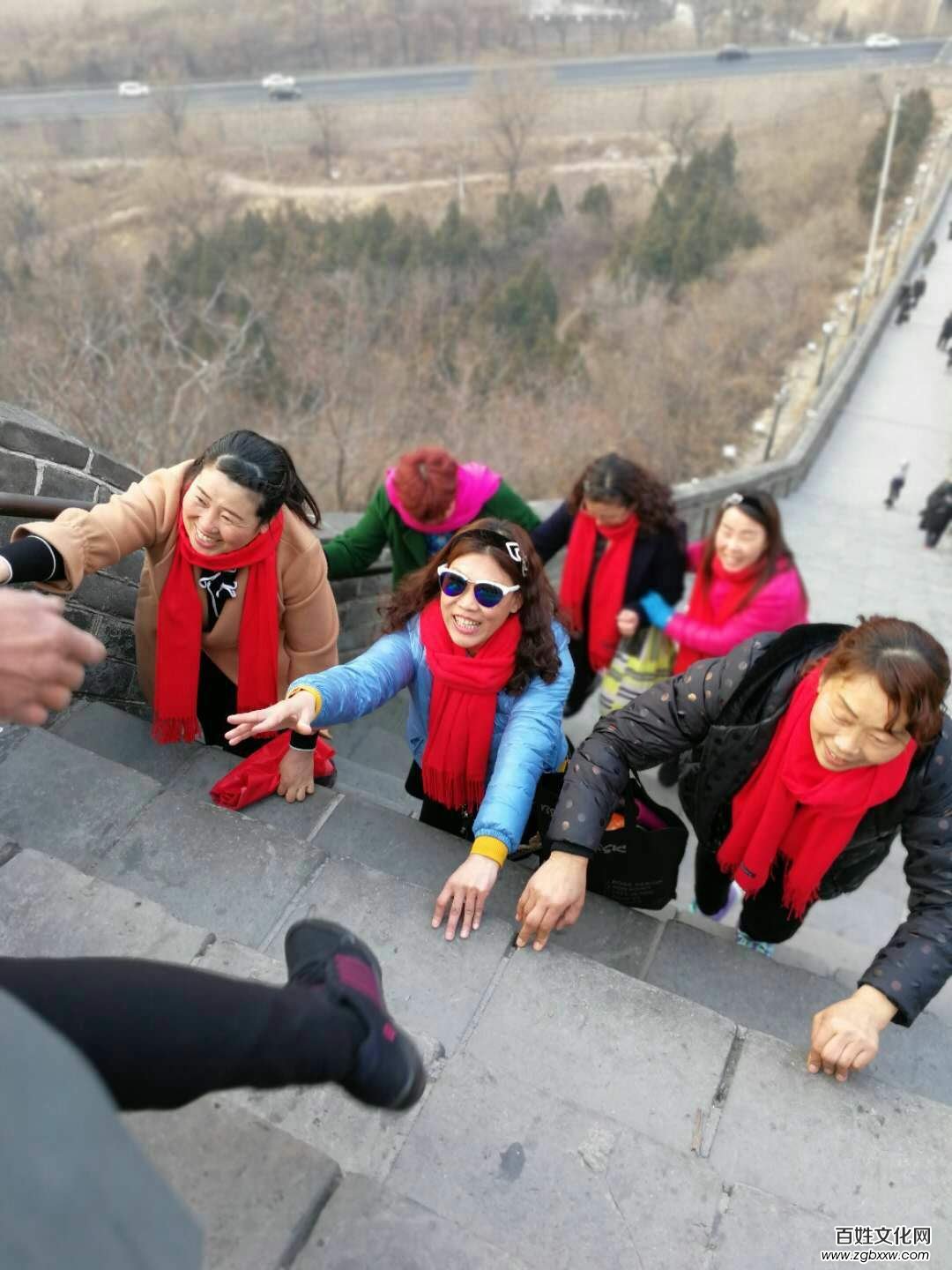 安阳小树林快乐健身队庆“三八”妇女节到北京等地参观学习