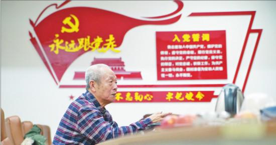 1月26日晚，黑龙江省大庆市第二医院退休主任医师张景道来到大庆市卫健委，递交“请战书”，请求参战。
