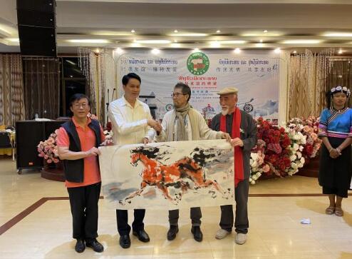 第八届世界朋友节暨世界土著文化发展联盟启动仪式在老挝乌多姆赛隆重举行
