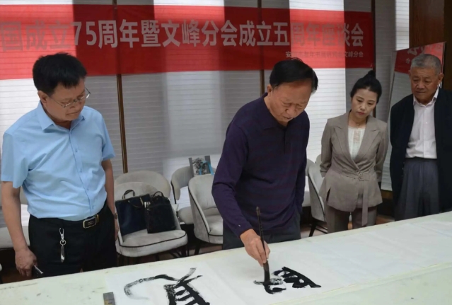 丹青迎国庆 笔墨抒情怀 