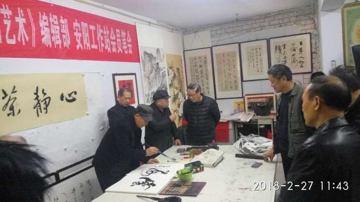 安阳市文联主席、书协主席李建学、代表书协亲切慰问老艺术家