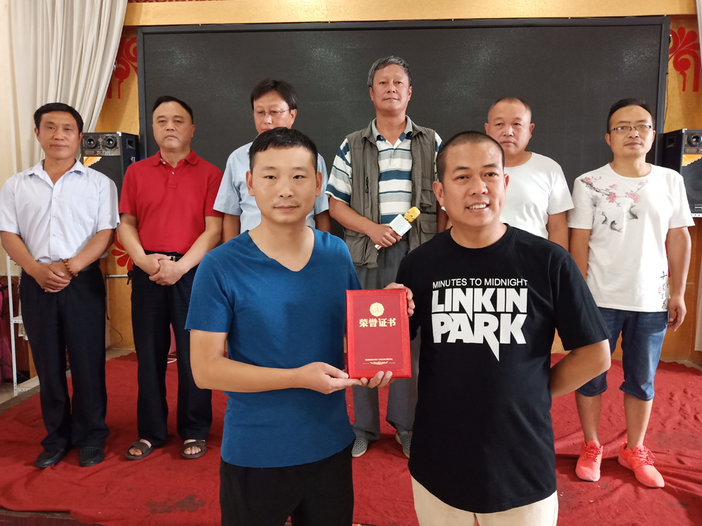 汇聚英才创辉煌