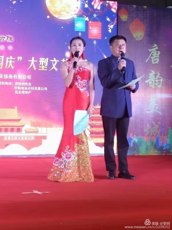 文峰区永明路街道办事处唐韵美城社区举办“庆中秋,迎国庆”联欢晚会深受百姓欢迎