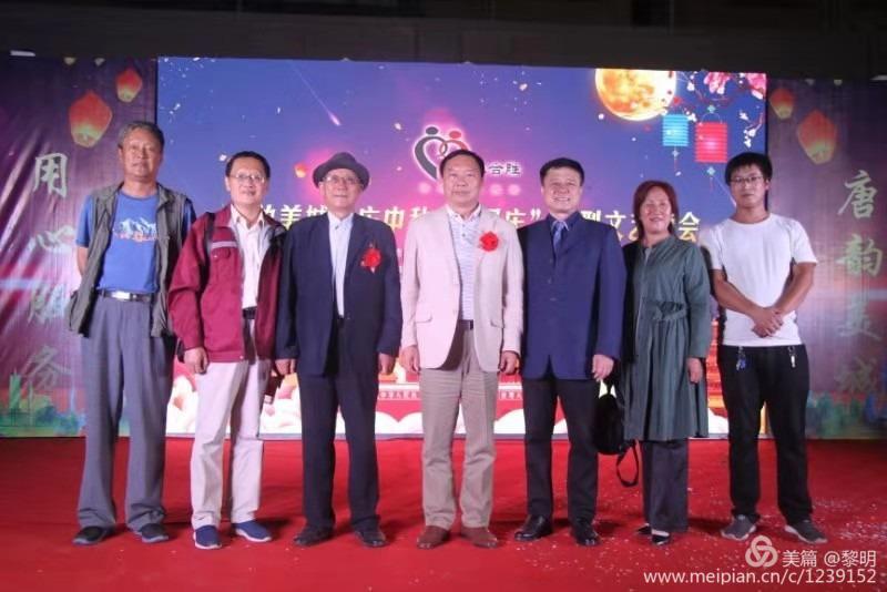 文峰区永明路街道办事处唐韵美城社区举办“庆中秋,迎国庆”联欢晚会深受百姓欢迎