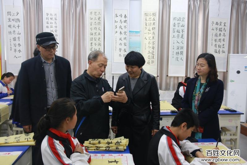 最美人间四月天 翰墨书香飘满园