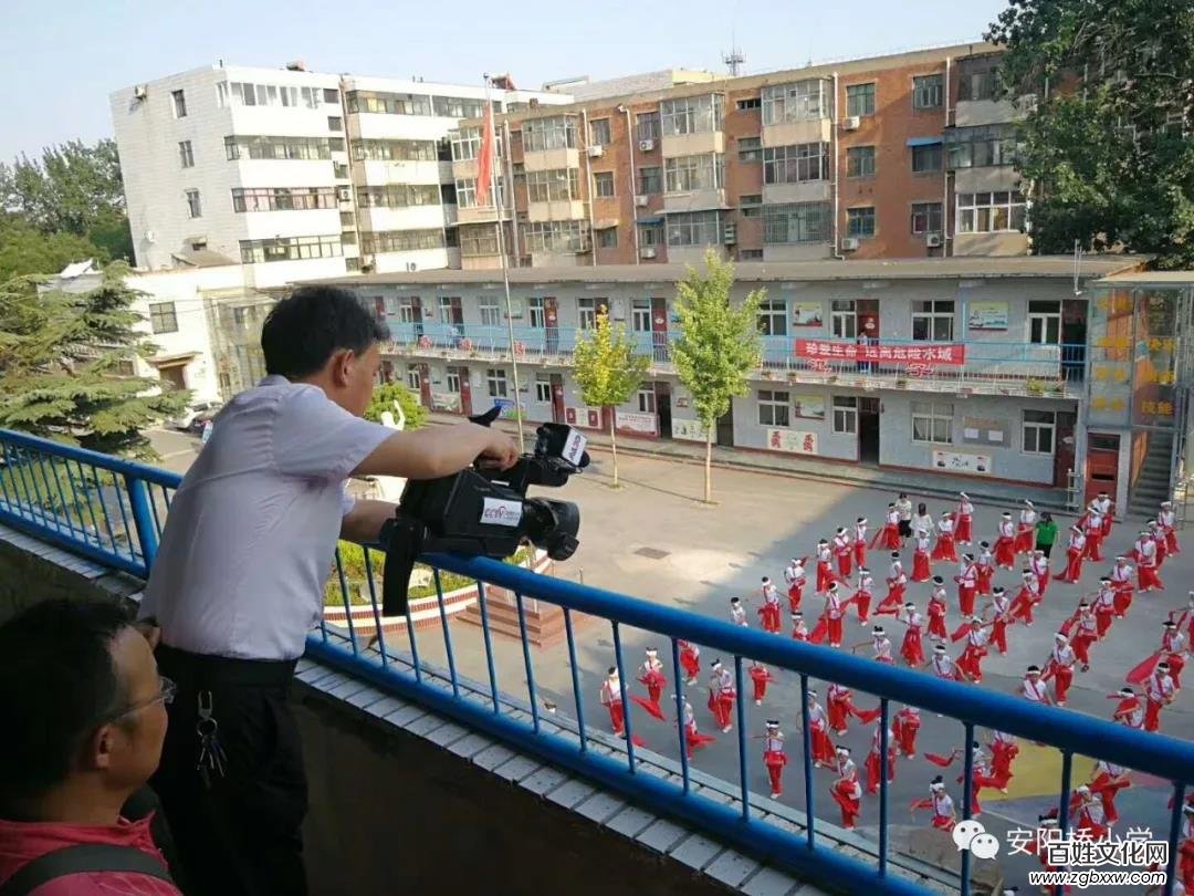 六月荷花香满湖 桥小教育映清波