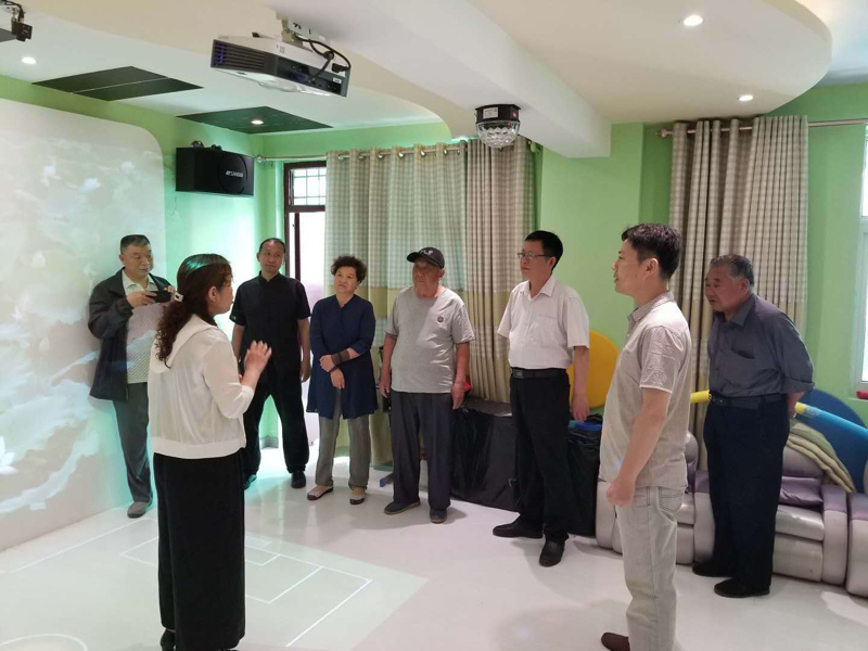 民建安阳市第二支部到市育敏学校进行慰问