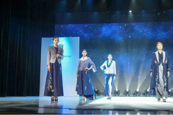 内蒙古艺术学院设计学院成功举办2023届毕业生服装设计作品展演活动 内蒙古艺术学院设计学院成功举办2023届毕业生服装设计作品展演活动