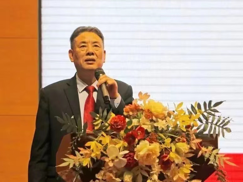柴时钟:校长教育思想对学校的发展至关重要 柴时钟:校长教育思想对学校的发展至关重要
