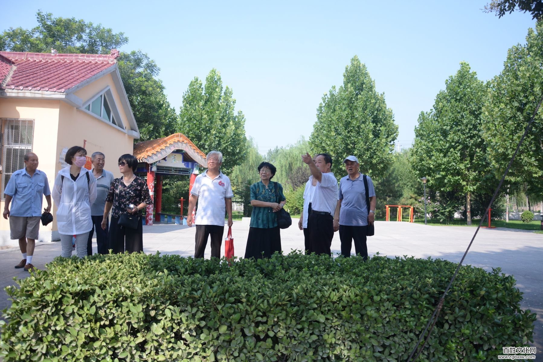 万众同歌颂共产党 美丽李石门花盛开