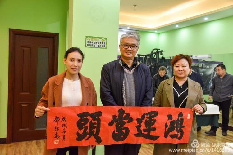 安阳市书画艺术研究会金融分会举行第九次书画笔会