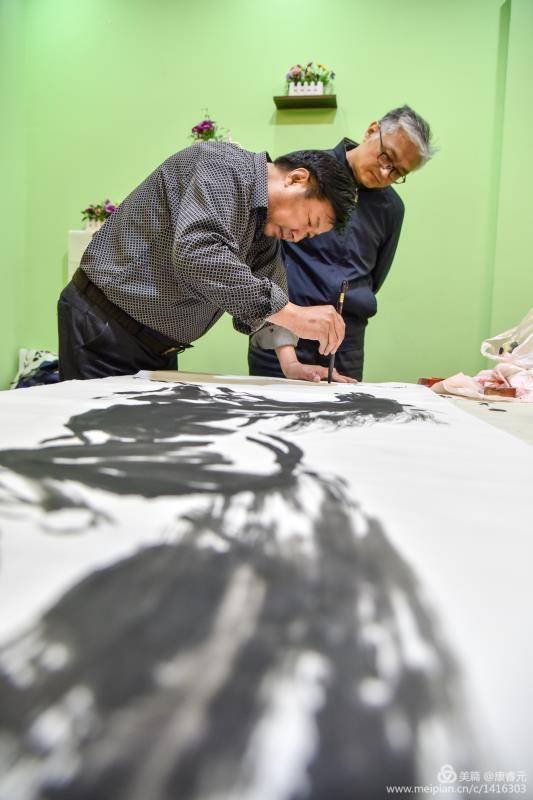 安阳市书画艺术研究会金融分会举行第九次书画笔会